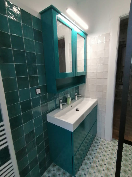 Fürdőszoba bútor egyedi színben